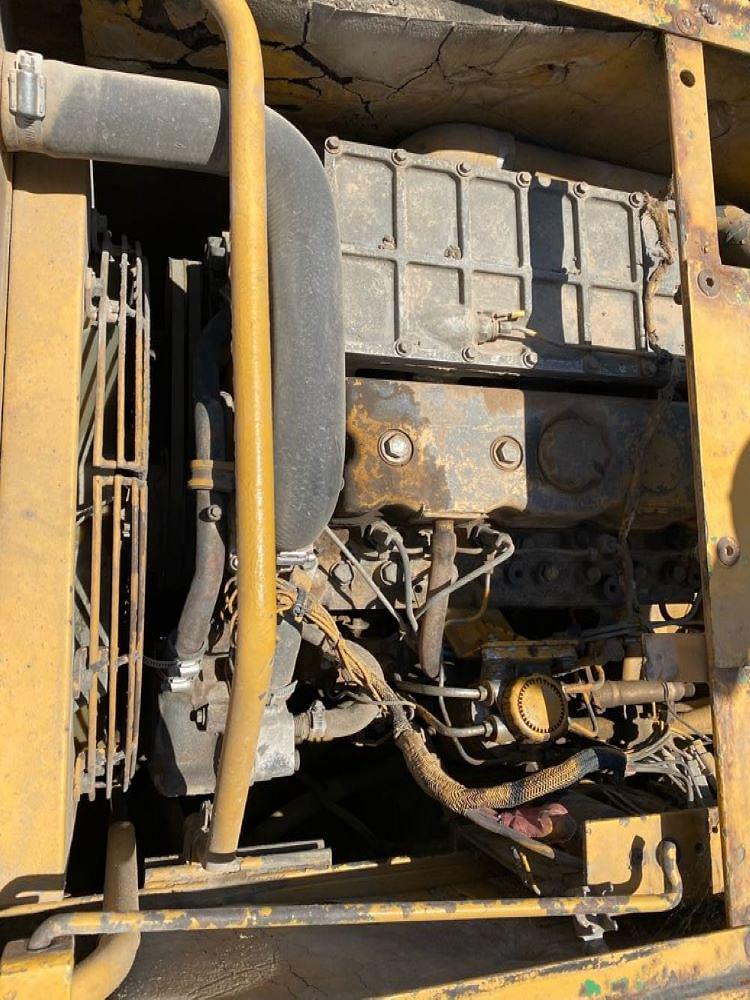 Main image Caterpillar AP650B 9