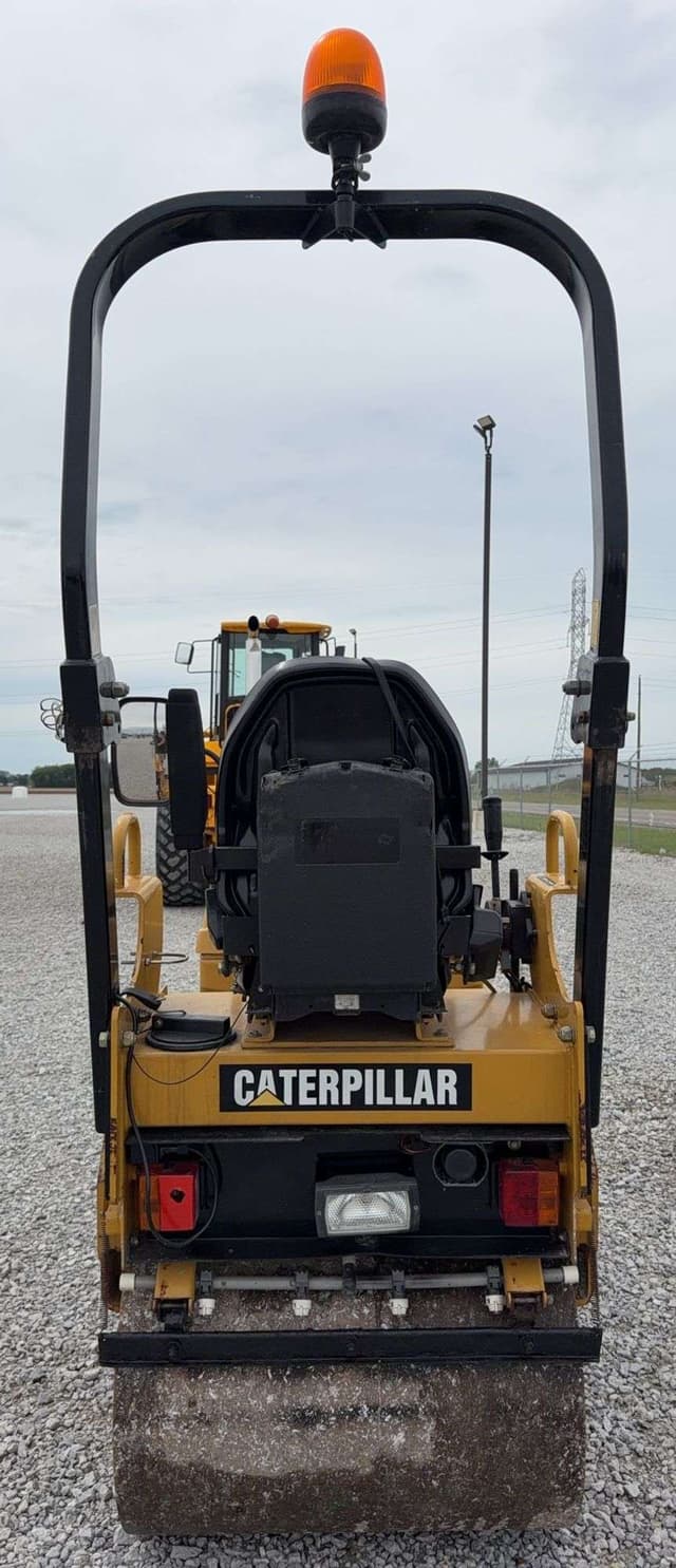 Image of Caterpillar CB-114 equipment image 4