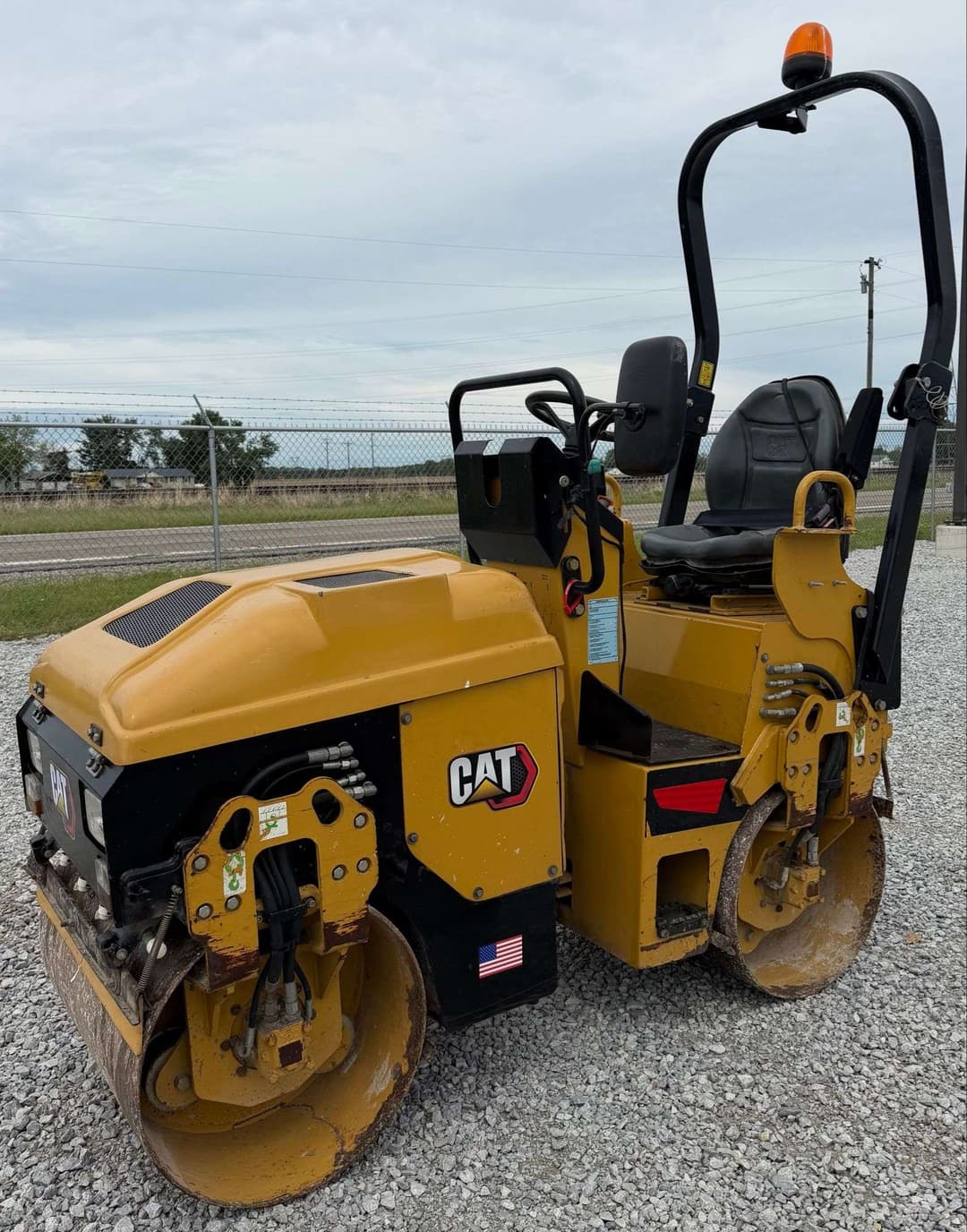Image of Caterpillar CB-114 Primary image