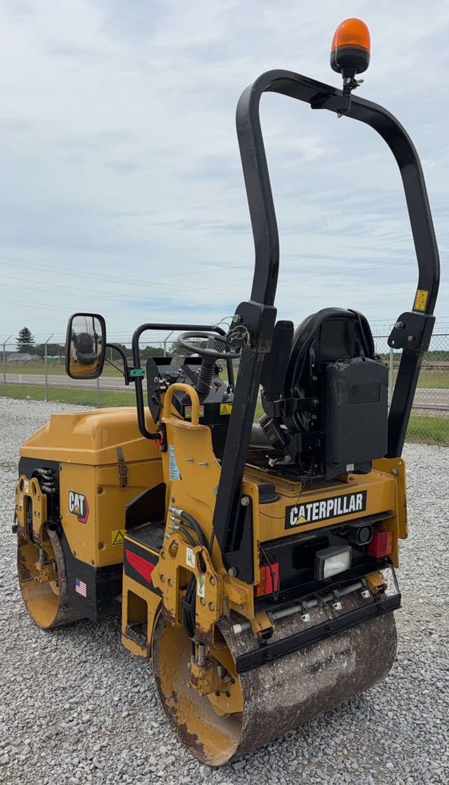 Image of Caterpillar CB-114 equipment image 3