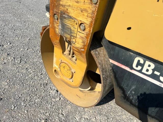 Image of Caterpillar CB334E equipment image 2