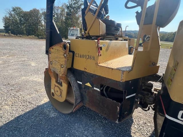 Image of Caterpillar CB334E equipment image 4