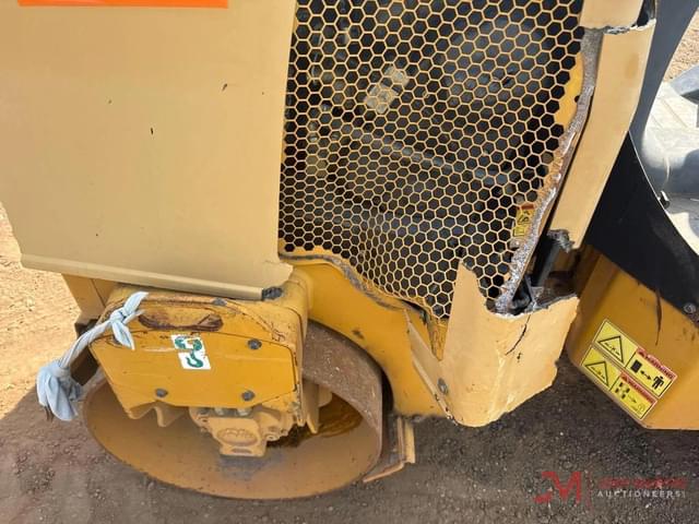 Image of Caterpillar CB14B equipment image 4
