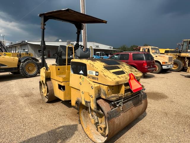 Image of Caterpillar CB34 equipment image 3