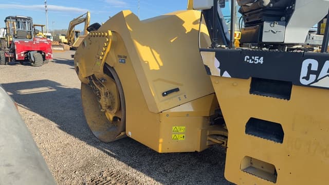 Image of Caterpillar CB54 equipment image 3