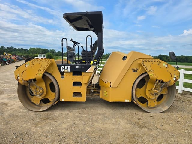 Image of Caterpillar CB54 equipment image 1