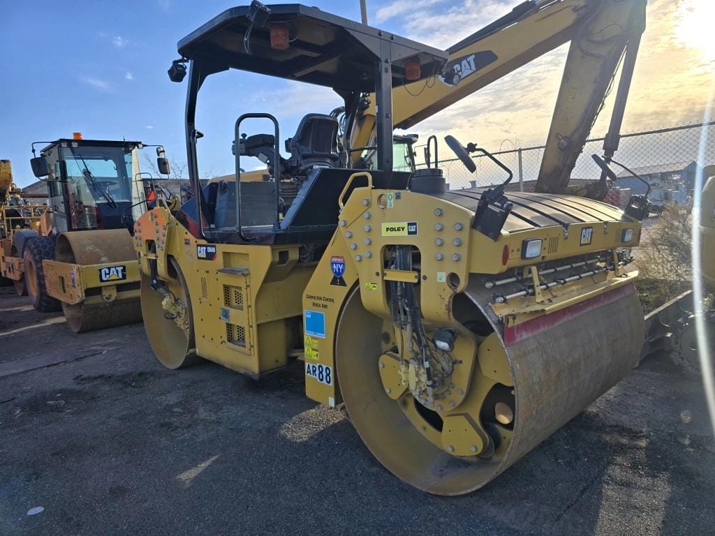 Caterpillar CB64B Equipment Image0