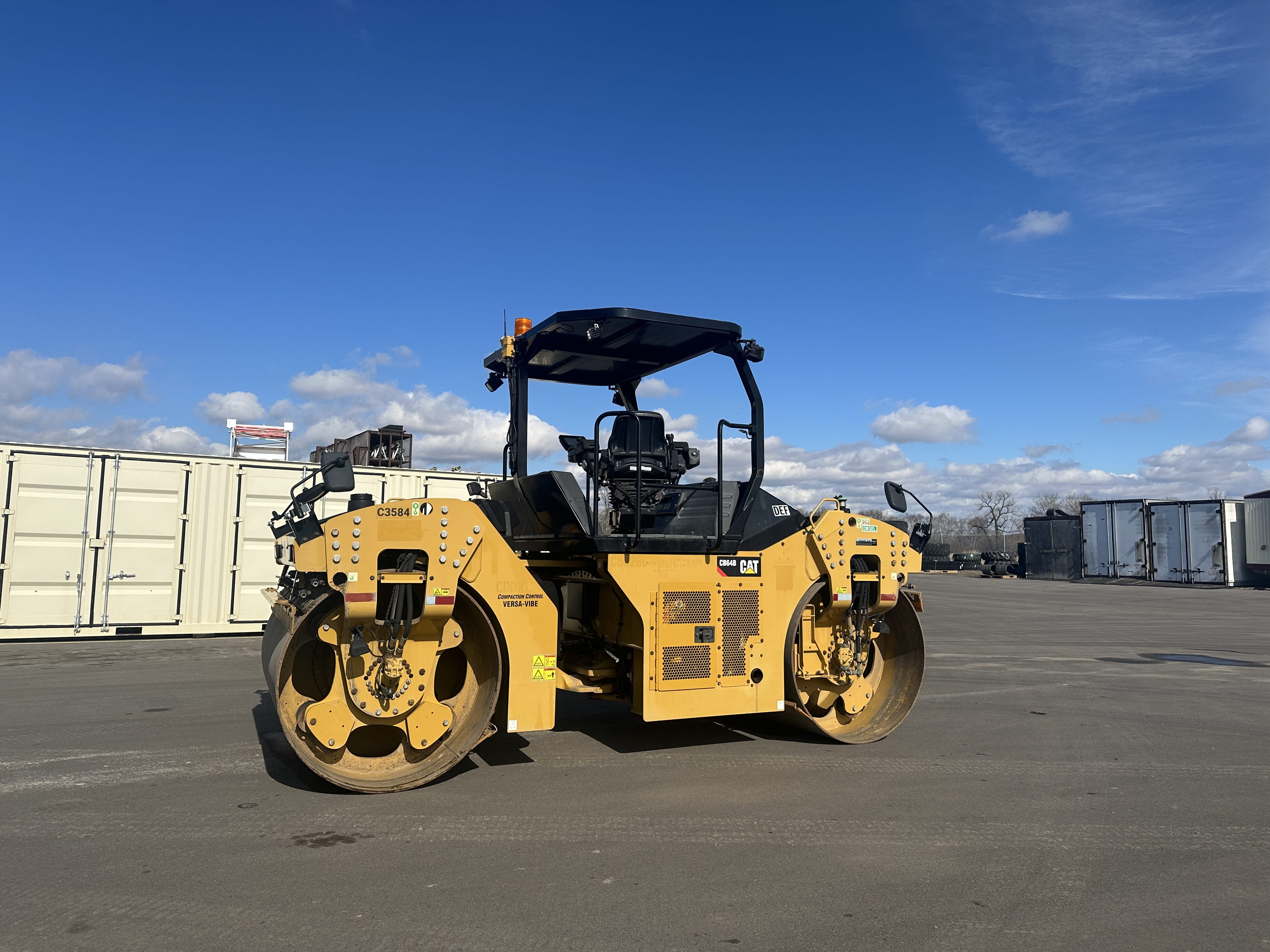 Main image Caterpillar CB64B