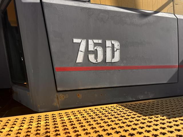 Image of Challenger 75D equipment image 2