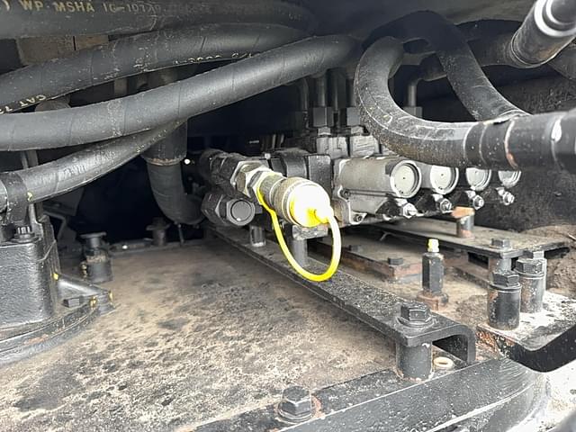 Image of Challenger 85E equipment image 3