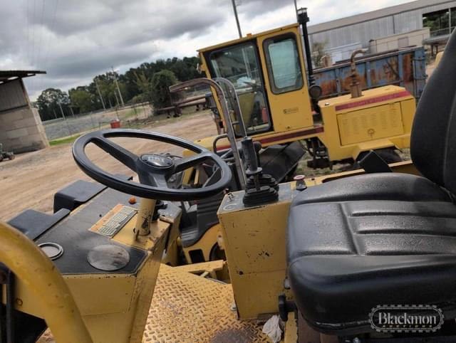 Image of Caterpillar CP-563C equipment image 2