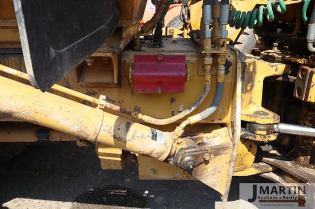 Image of Caterpillar D250E equipment image 4