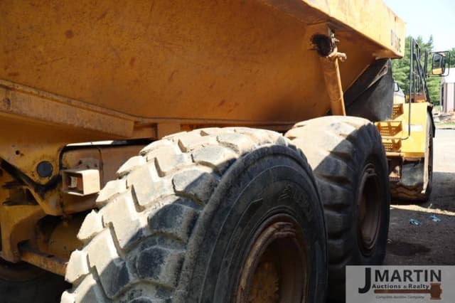 Image of Caterpillar D250E equipment image 3