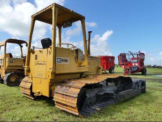 Image of Caterpillar D3B equipment image 2