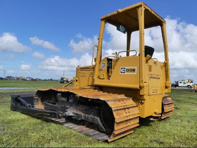 Image of Caterpillar D3B equipment image 3