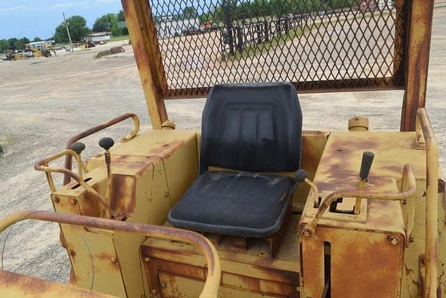 Image of Caterpillar D3B equipment image 4