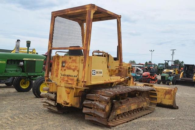 Image of Caterpillar D3B equipment image 2