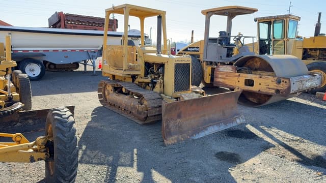 Image of Caterpillar D3B equipment image 2