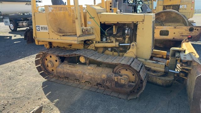 Image of Caterpillar D3B equipment image 4