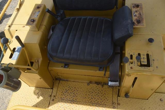Image of Caterpillar D3B equipment image 4