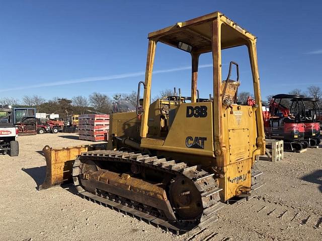 Image of Caterpillar D3B equipment image 2