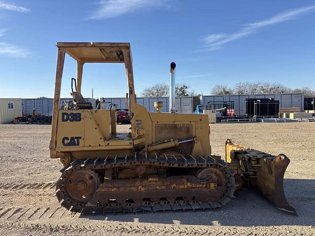 Image of Caterpillar D3B equipment image 4