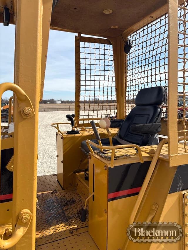 Image of Caterpillar D3C equipment image 4