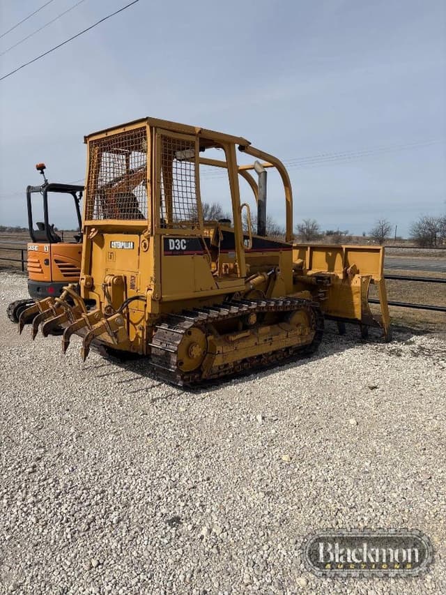 Image of Caterpillar D3C equipment image 2