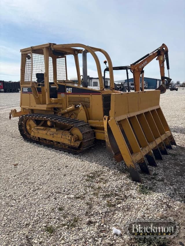 Image of Caterpillar D3C equipment image 3