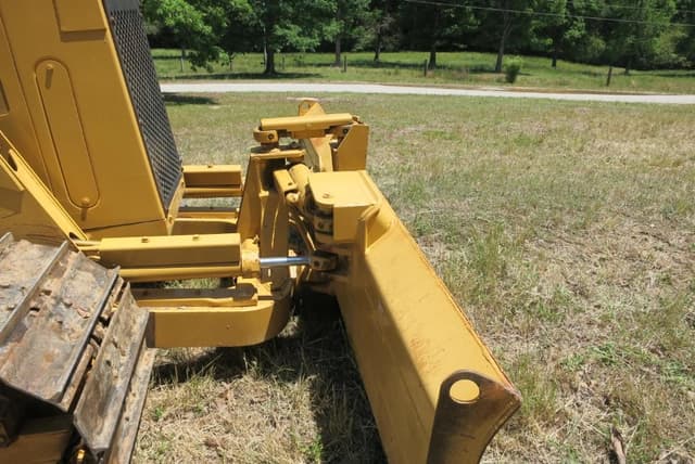 Image of Caterpillar D3C LGP equipment image 4