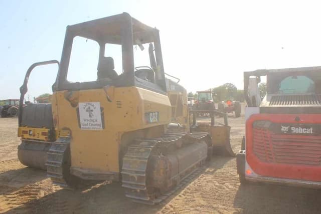 Image of Caterpillar D3K2 XL equipment image 2