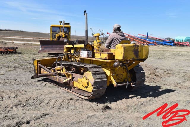 Image of Caterpillar D4 equipment image 4