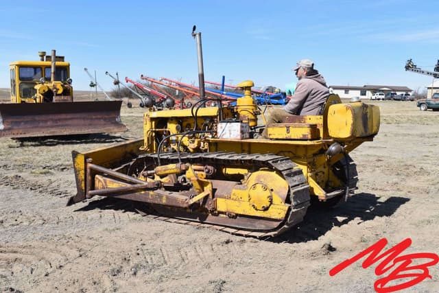 Image of Caterpillar D4 equipment image 3