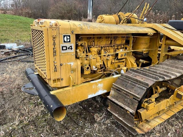 Image of Caterpillar D4 equipment image 2