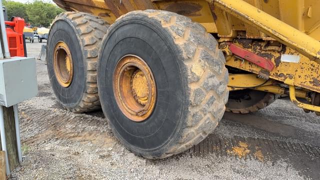 Image of Caterpillar D400E equipment image 3