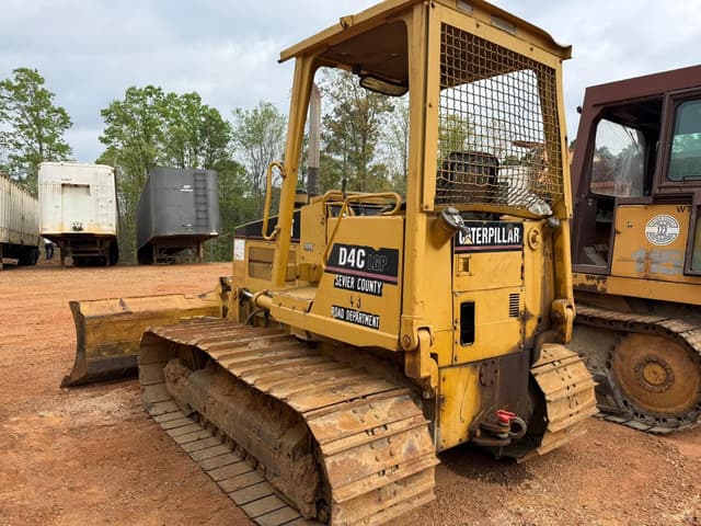 Image of Caterpillar D4C equipment image 3