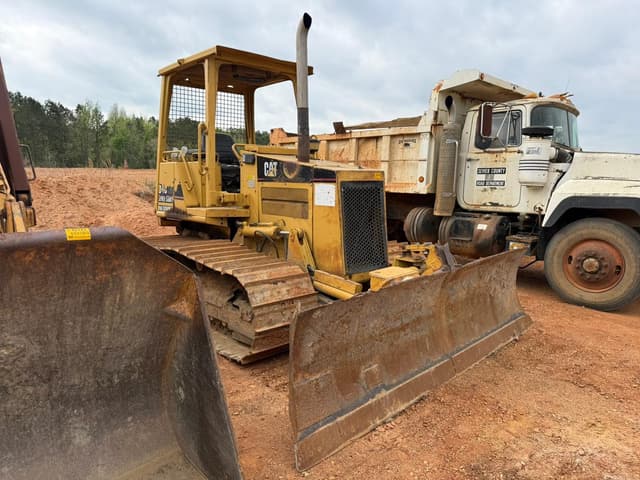 Image of Caterpillar D4C equipment image 1