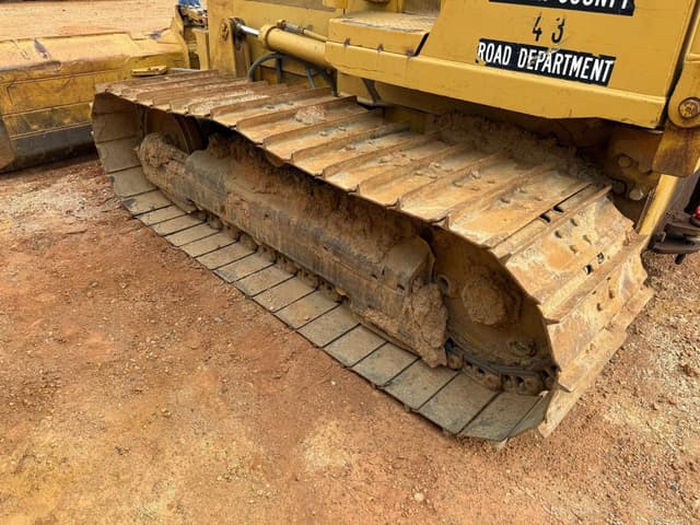 Image of Caterpillar D4C equipment image 4