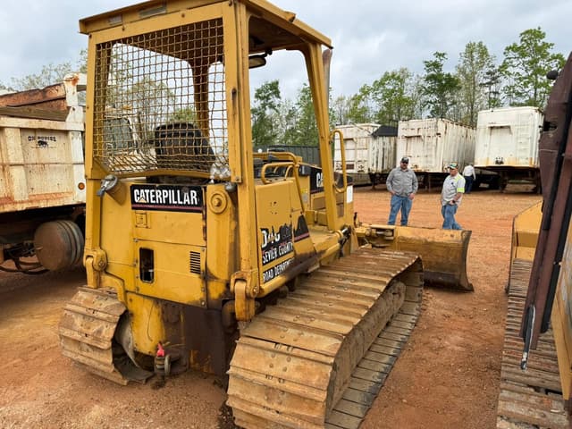 Image of Caterpillar D4C equipment image 2
