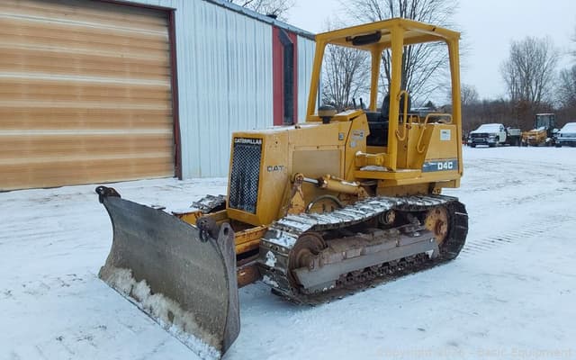 Image of Caterpillar D4C equipment image 1