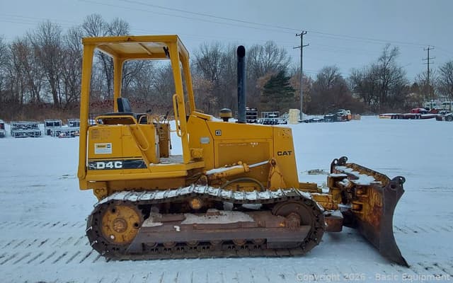 Image of Caterpillar D4C equipment image 4