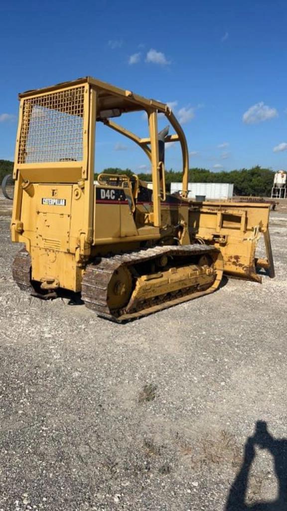 Image of Caterpillar D4C equipment image 3