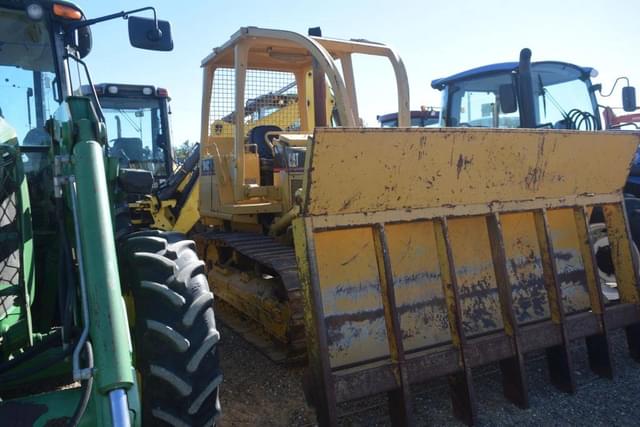 Image of Caterpillar D4C equipment image 3