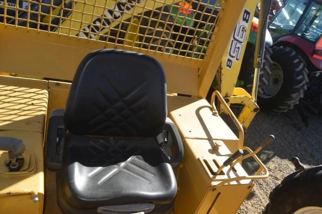 Image of Caterpillar D4C equipment image 4