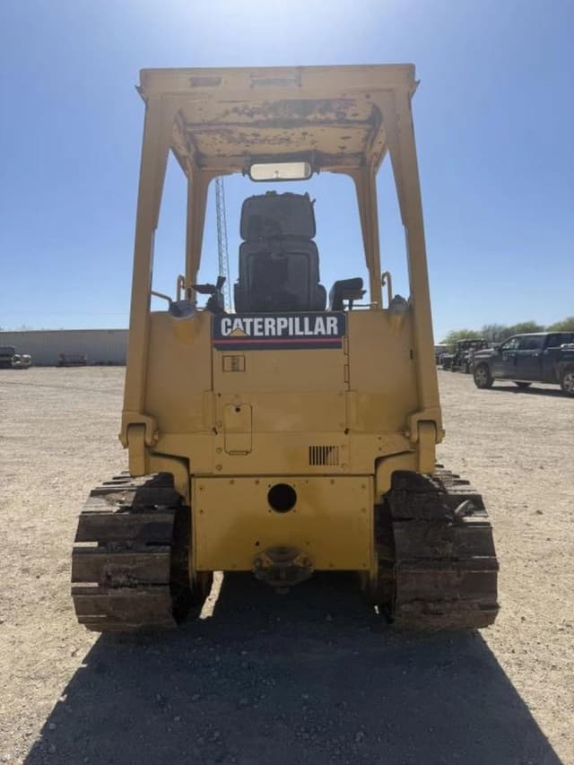 Image of Caterpillar D4C equipment image 3