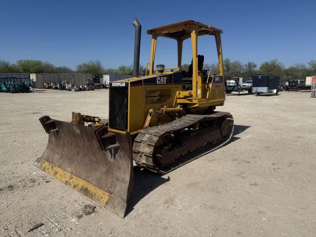 Caterpillar D4C Equipment Image0