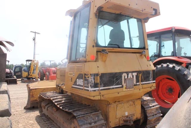 Image of Caterpillar D4G equipment image 2