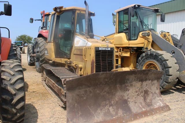 Image of Caterpillar D4G equipment image 4