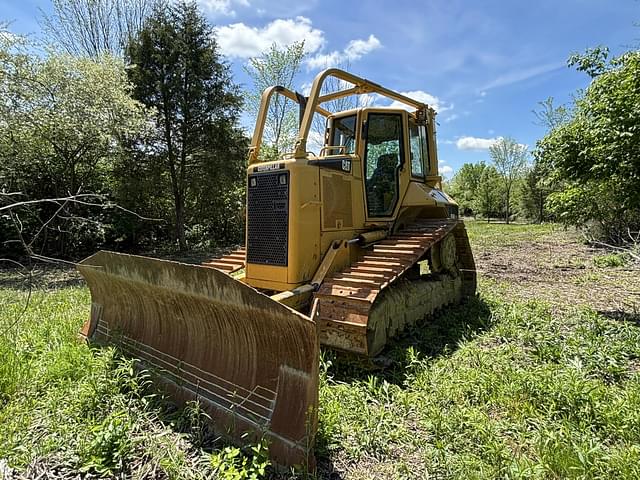 Image of Caterpillar D5 equipment image 3
