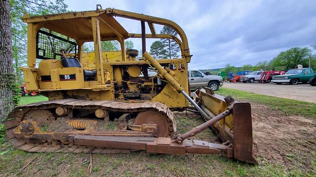 Image of Caterpillar D5 equipment image 2